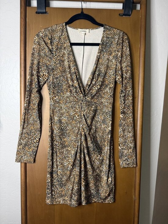 L'AGENCE Dresses & Skirts - L'AGENCE Leopard-Print Long-Sleeve Twist-Front Dress XS